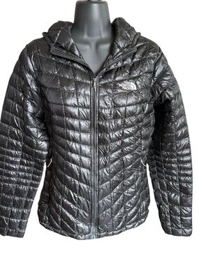 The North Face Women’s Thermoball Black Quilted Hooded Puffer Jacket Medium